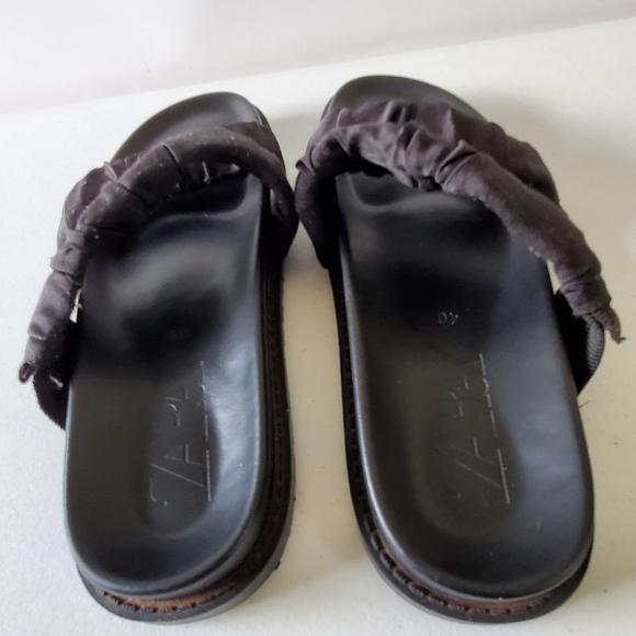 Zara Pleated Ruffle Straps Slides Size 40 US 9 Black Casual Lug Sole Sandals - Picture 8 of 16
